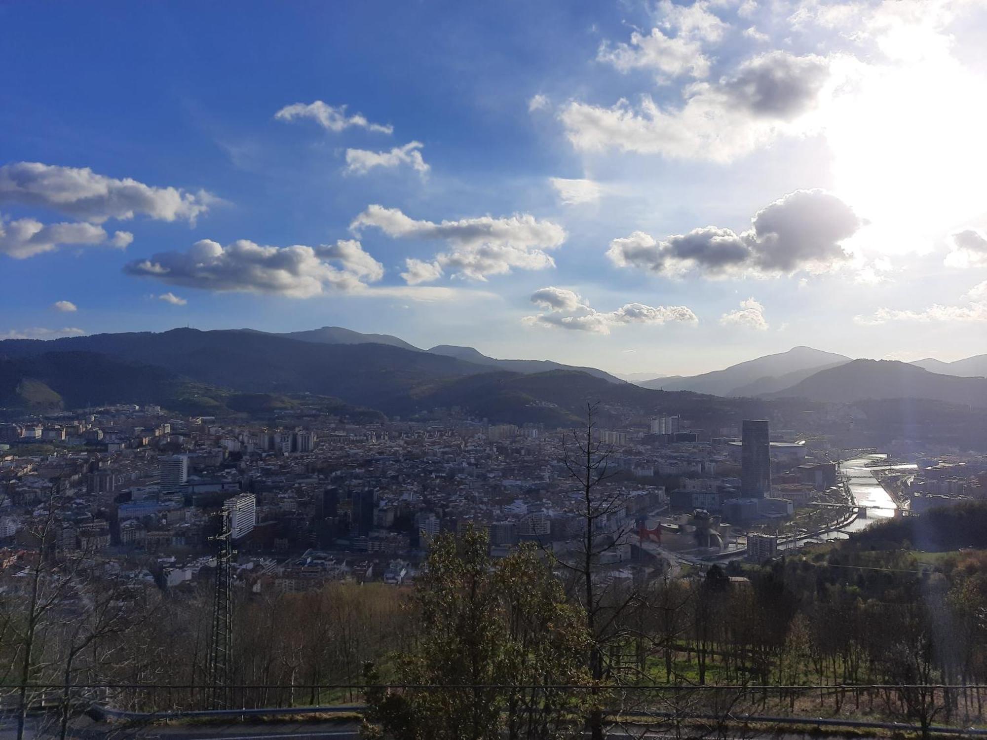 Апартаменти Bilbao, A Un Paso. Екстер'єр фото